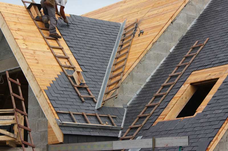 PROKEMPER COUVERTURE : Artisan couvreur sur Quimper dans le Finistère (29): Recherche de fuite toit. Nettoyage démoussage et peinture hydrofuge toiture, Travaux de couverture, zinguerie, faîtage, étanchéité toit plat terrasse, nettoyage démoussage ravalement peinture façade, Imperméabilisation façade. Nettoyage des extérieurs et petite maçonnerie. Intervention sur QUIMPER et dans un rayon de 70 km aux alentours, dans le Finistère (29).