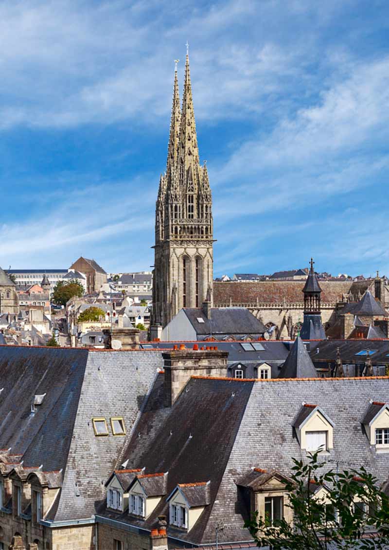 PROKEMPER COUVERTURE : Artisan couvreur sur Quimper dans le Finistère (29): Recherche de fuite toit. Nettoyage démoussage et peinture hydrofuge toiture, Travaux de couverture, zinguerie, faîtage, étanchéité toit plat terrasse, nettoyage démoussage ravalement peinture façade, Imperméabilisation façade. Nettoyage des extérieurs et petite maçonnerie. Intervention sur QUIMPER et dans un rayon de 70 km aux alentours, dans le Finistère (29).