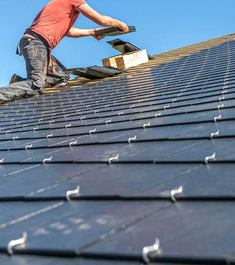 Travaux de couverture - PROKEMPER COUVERTURE : artisan couvreur à Quimper et dans un rayon de 70 km aux alentours dans le Finistère (29) : pose ou rénovation de votre toiture : ardoises… Faitage. Recherche de fuite toit , Dépannage et intervention en urgence pour votre toit. Artisan zingueur couvreur. Installation de gouttières, chénaux, noues, habillage de rives…iIntervention sur QUIMPER et dans un rayon de 70 km aux alentours, dans le Finistère (29).