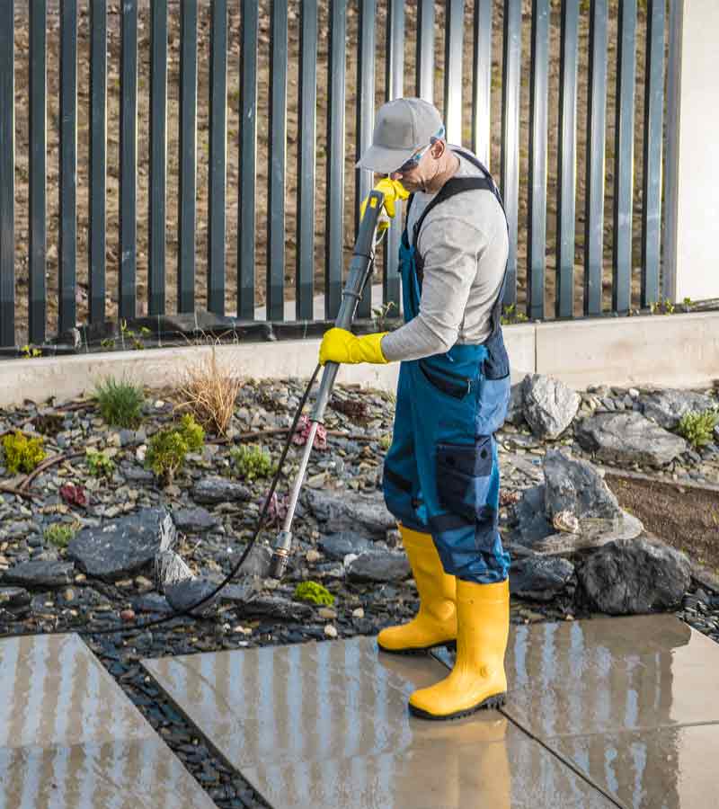 Nettoyage des extérieurs - PROKEMPER COUVERTURE :  artisan à Quimper et dans un rayon de 70 km aux alentours dans le Finistère (29) : Nettoyage allée, dallage, pavé, muret, terrasse. travaux de maçonnerie jardin / paysagère : construction de murs ou murets, de bordures, d’escaliers, pose de clôture.  iIntervention sur QUIMPER et dans un rayon de 70 km aux alentours, dans le Finistère (29).