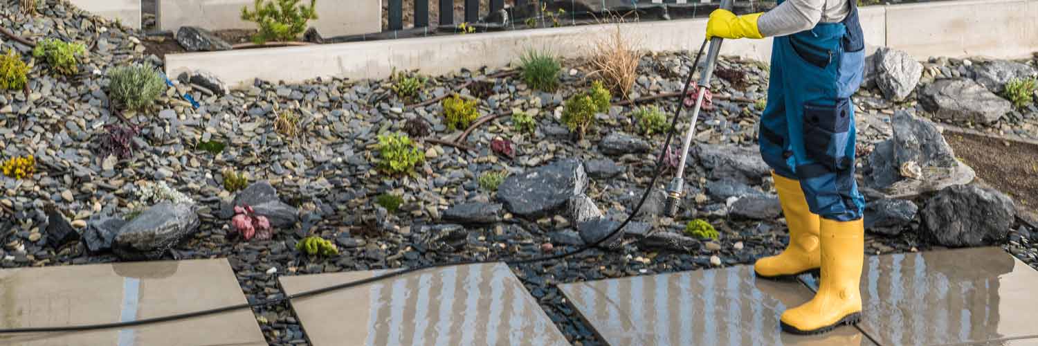 Nettoyage des extérieurs - PROKEMPER COUVERTURE :  artisan à Quimper et dans un rayon de 70 km aux alentours dans le Finistère (29) : Nettoyage allée, dallage, pavé, muret, terrasse. travaux de maçonnerie jardin / paysagère : construction de murs ou murets, de bordures, d’escaliers, pose de clôture.  iIntervention sur QUIMPER et dans un rayon de 70 km aux alentours, dans le Finistère (29).