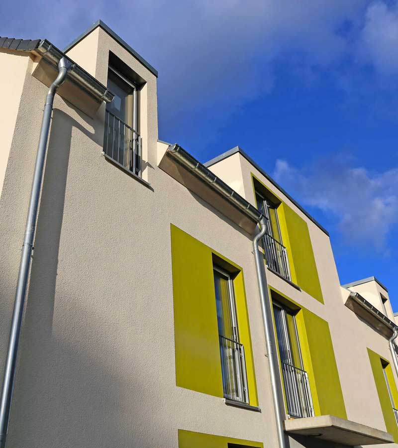 Nettoyage et peinture façade - PROKEMPER COUVERTURE : artisan peintre à Quimper et dans un rayon de 70 km aux alentours dans le Finistère (29) : Nettoyage, traitement anti-mousse, ravalement peinture façade, boiseriese et ferronnerie, imperméabilisation façade. iIntervention sur QUIMPER et dans un rayon de 70 km aux alentours, dans le Finistère (29).