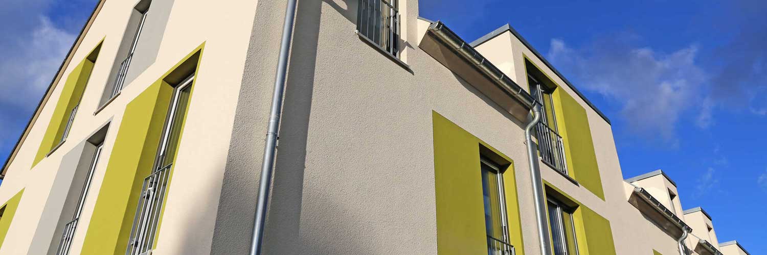 Nettoyage et peinture façade - PROKEMPER COUVERTURE : artisan peintre à Quimper et dans un rayon de 70 km aux alentours dans le Finistère (29) : Nettoyage, traitement anti-mousse, ravalement peinture façade, boiseriese et ferronnerie, imperméabilisation façade. iIntervention sur QUIMPER et dans un rayon de 70 km aux alentours, dans le Finistère (29).