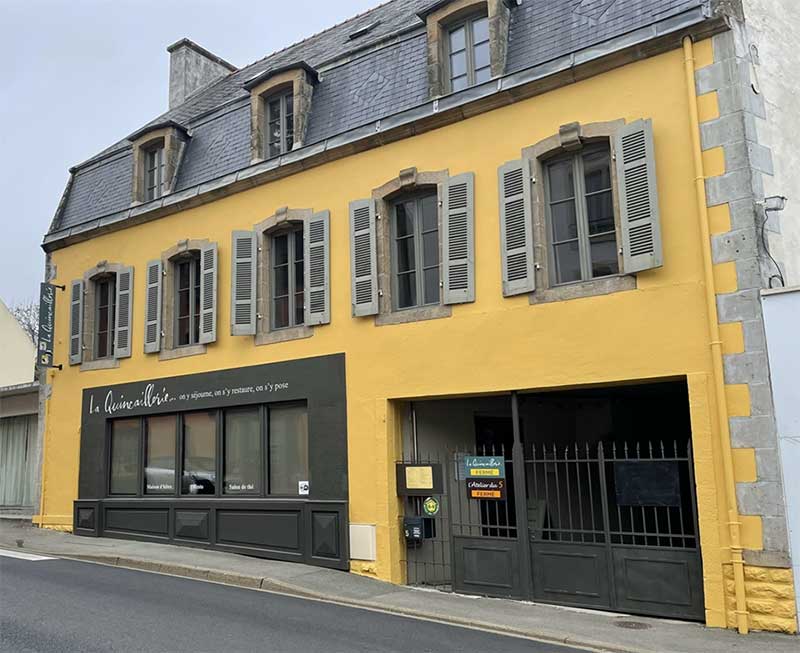 Nettoyage et peinture façade - PROKEMPER COUVERTURE : artisan peintre à Quimper et dans un rayon de 70 km aux alentours dans le Finistère (29) : Nettoyage, traitement anti-mousse, ravalement peinture façade, boiseriese et ferronnerie, imperméabilisation façade. iIntervention sur QUIMPER et dans un rayon de 70 km aux alentours, dans le Finistère (29).