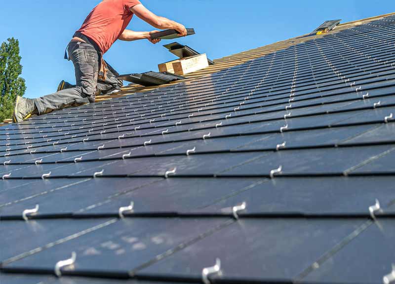 PROKEMPER COUVERTURE : Artisan couvreur sur Quimper dans le Finistère (29): Recherche de fuite toit. Nettoyage démoussage et peinture hydrofuge toiture, Travaux de couverture, zinguerie, faîtage, étanchéité toit plat terrasse, nettoyage démoussage ravalement peinture façade, Imperméabilisation façade. Nettoyage des extérieurs et petite maçonnerie. Intervention sur QUIMPER et dans un rayon de 70 km aux alentours, dans le Finistère (29).