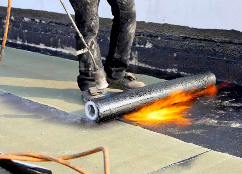 PROKEMPER COUVERTURE : Artisan couvreur sur Quimper dans le Finistère (29): Recherche de fuite toit. Nettoyage démoussage et peinture hydrofuge toiture, Travaux de couverture, zinguerie, faîtage, étanchéité toit plat terrasse, nettoyage démoussage ravalement peinture façade, Imperméabilisation façade. Nettoyage des extérieurs et petite maçonnerie. Intervention sur QUIMPER et dans un rayon de 70 km aux alentours, dans le Finistère (29).