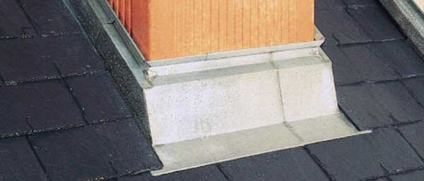 Travaux de couverture - PROKEMPER COUVERTURE : artisan couvreur à Quimper et dans un rayon de 70 km aux alentours dans le Finistère (29) : pose ou rénovation de votre toiture : ardoises… Faitage. Recherche de fuite toit , Dépannage et intervention en urgence pour votre toit. Artisan zingueur couvreur. Installation de gouttières, chénaux, noues, habillage de rives…iIntervention sur QUIMPER et dans un rayon de 70 km aux alentours, dans le Finistère (29).